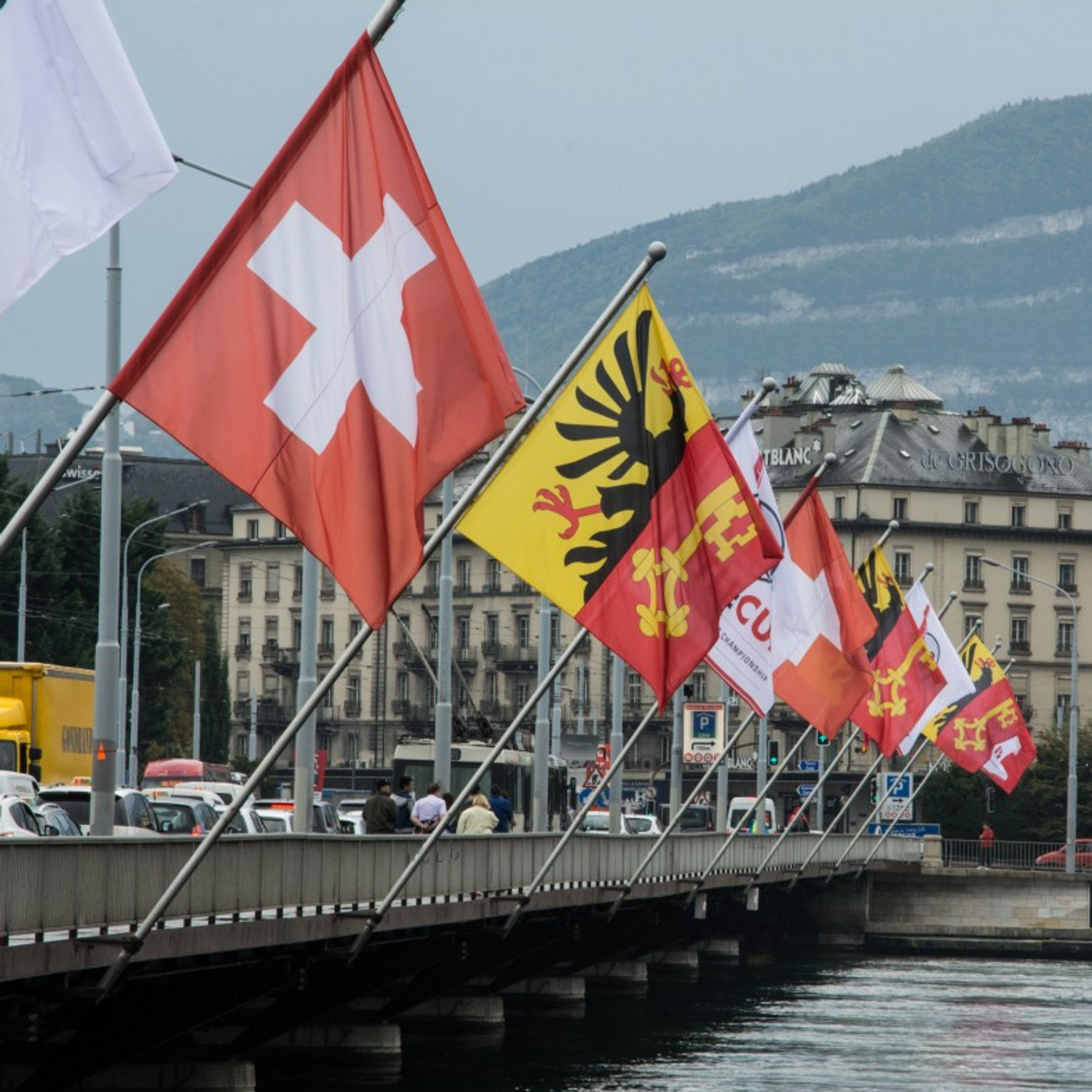 drapeau Suisse Genève eau pont